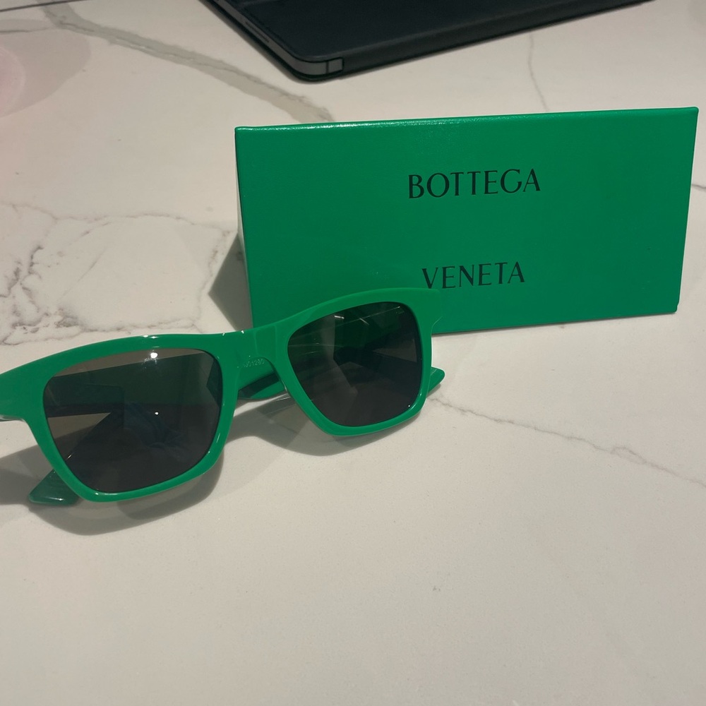 Bottega Veneta Suglasses